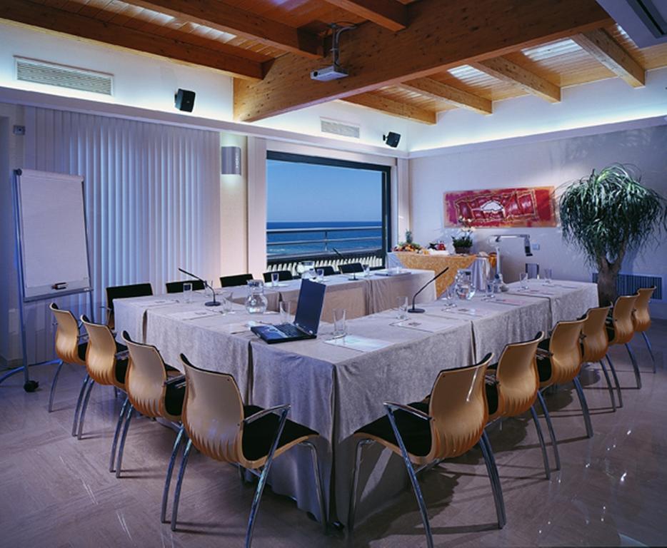 Hotel Europa Beach Village Giulianova Business photo