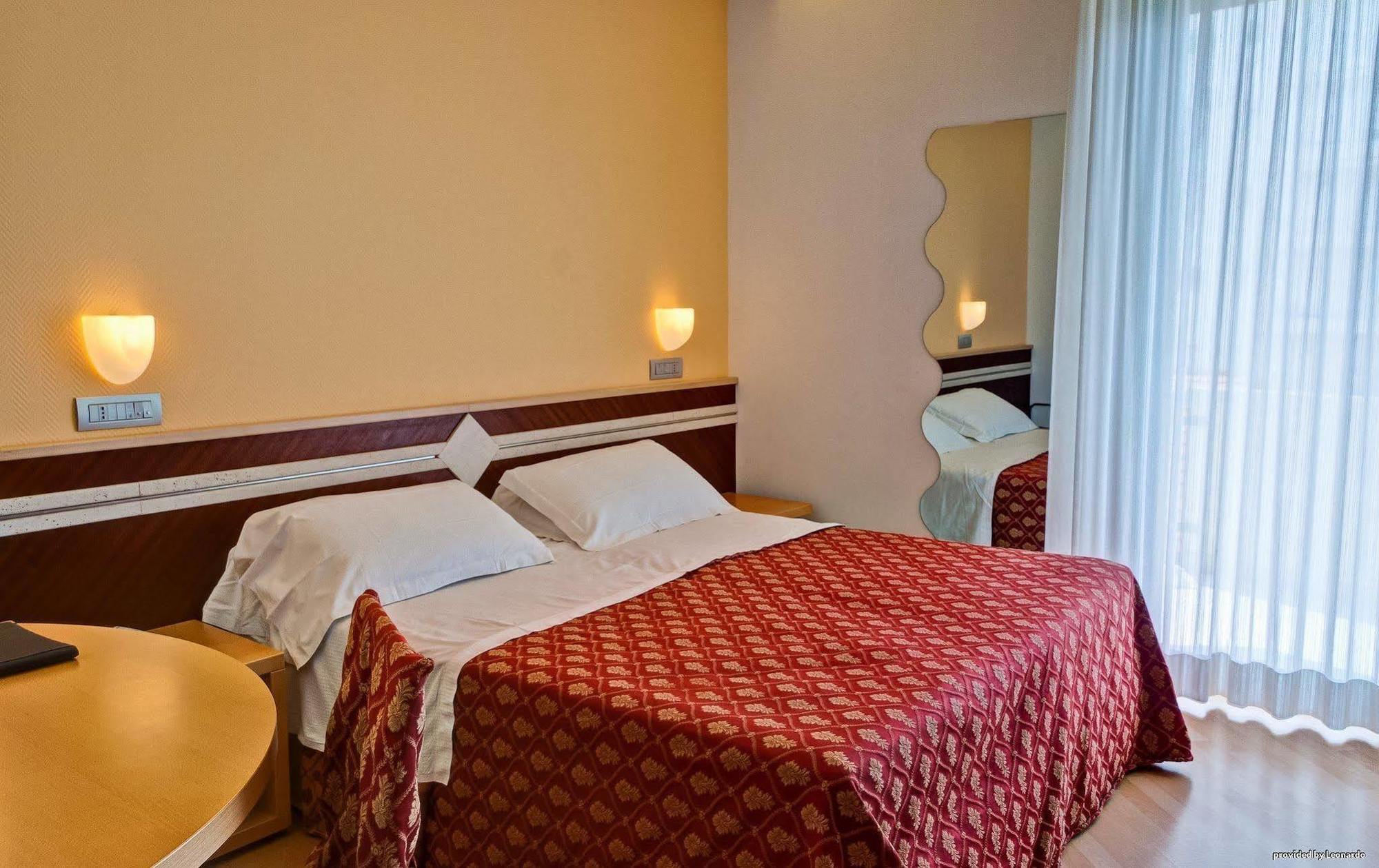 Hotel Europa Beach Village Giulianova Extérieur photo